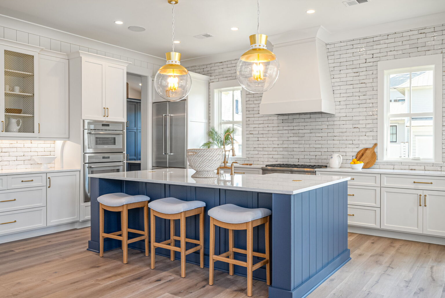 two toned cabinets